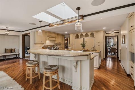 31215 Roxbury Park Drive Bay Village OH 44140