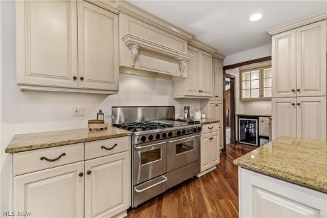 31215 Roxbury Park Drive Bay Village OH 44140