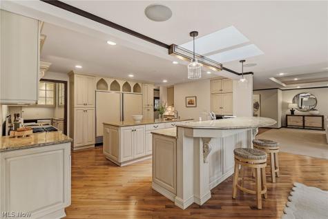 31215 Roxbury Park Drive Bay Village OH 44140