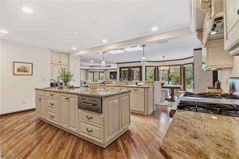 31215 Roxbury Park Drive Bay Village OH 44140