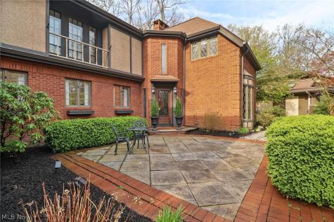 31215 Roxbury Park Drive Bay Village OH 44140