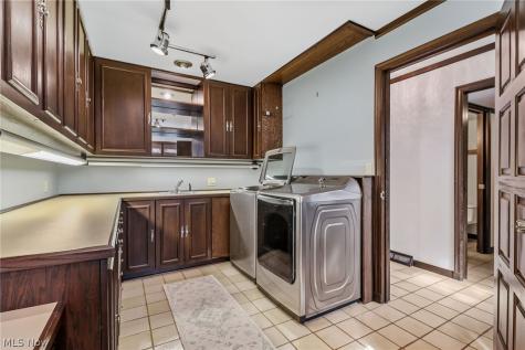 31215 Roxbury Park Drive Bay Village OH 44140