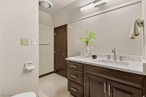 31215 Roxbury Park Drive Bay Village OH 44140