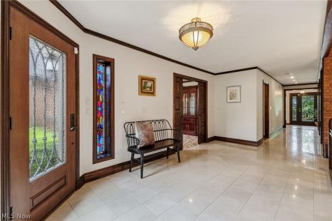 31215 Roxbury Park Drive Bay Village OH 44140