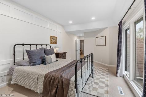 31215 Roxbury Park Drive Bay Village OH 44140