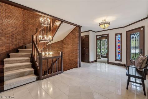 31215 Roxbury Park Drive Bay Village OH 44140