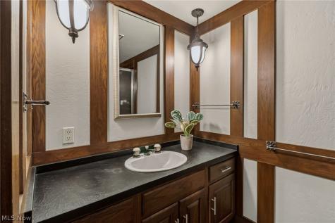 31215 Roxbury Park Drive Bay Village OH 44140