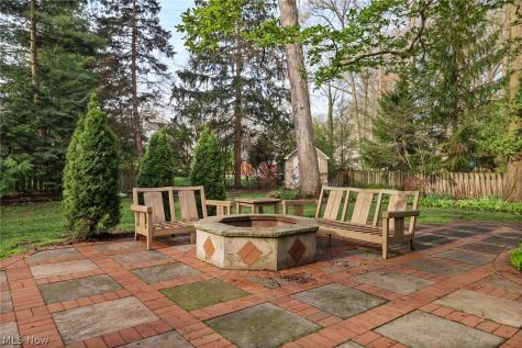 31215 Roxbury Park Drive Bay Village OH 44140
