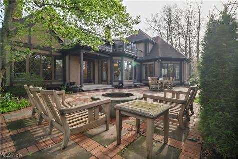 31215 Roxbury Park Drive Bay Village OH 44140