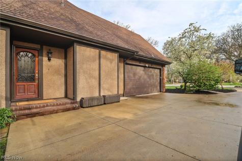 31215 Roxbury Park Drive Bay Village OH 44140