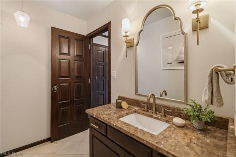 31215 Roxbury Park Drive Bay Village OH 44140