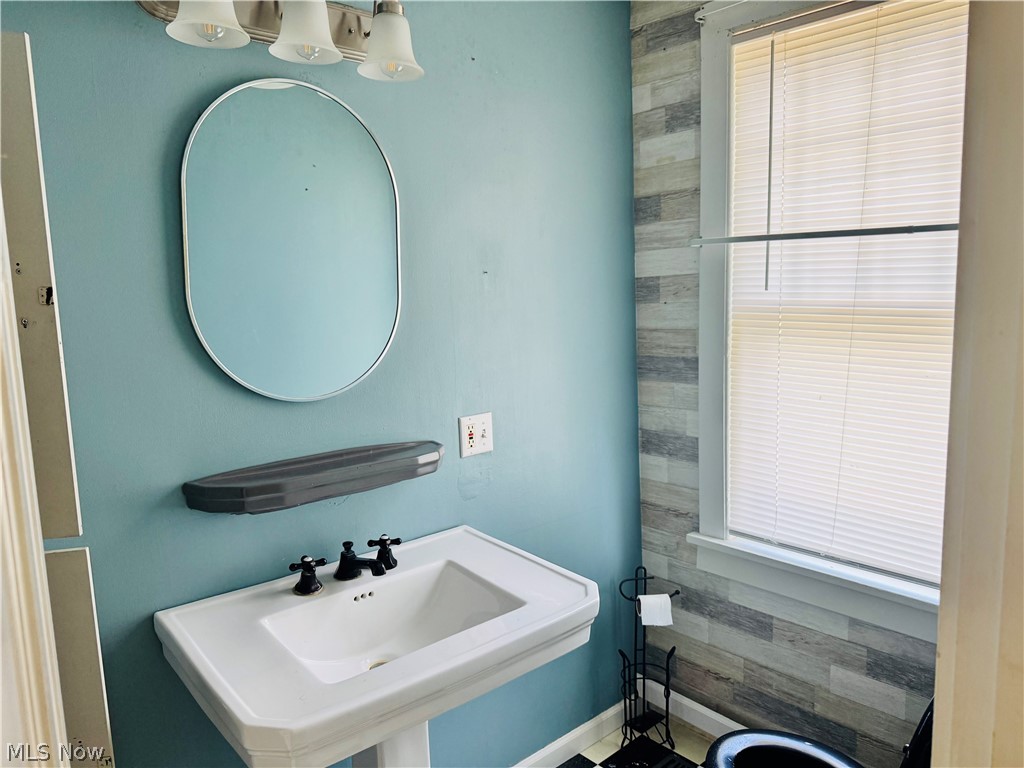 8925 Youngstown Conneaut Kinsman OH 44428