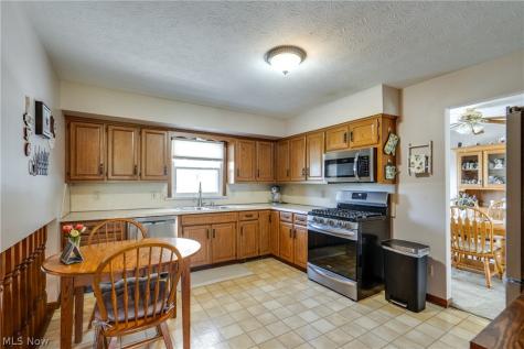 5029 Broadway Avenue NE Louisville OH 44641