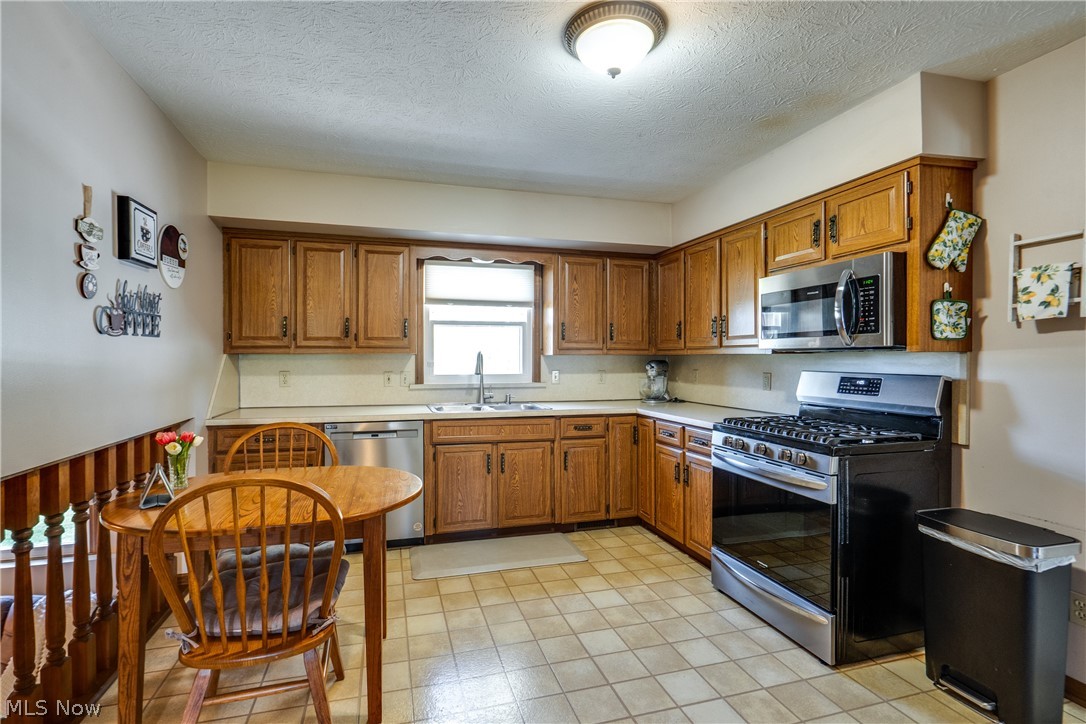 5029 Broadway Avenue NE Louisville OH 44641
