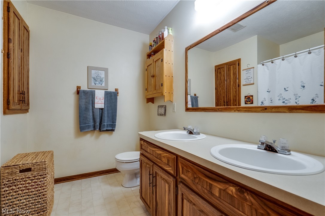 5029 Broadway Avenue NE Louisville OH 44641