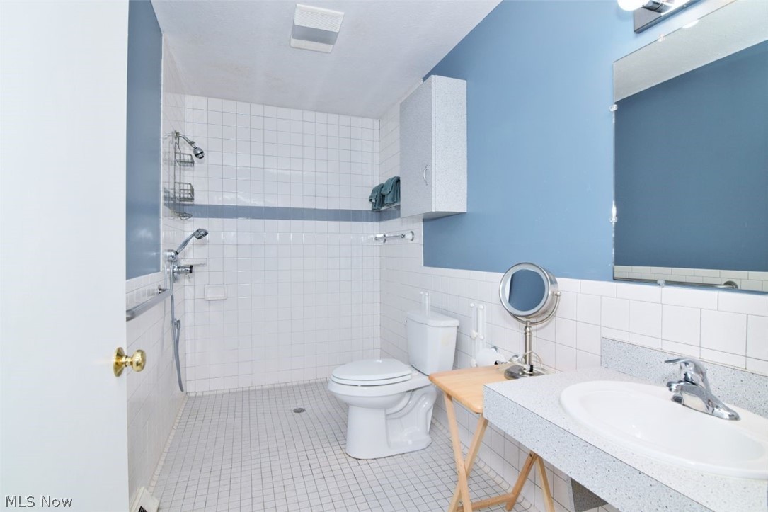 4651 Whitehall Drive South Euclid OH 44121