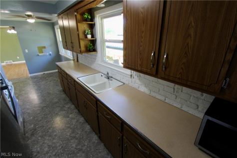 1303 Cherry Lane Seven Hills OH 44131