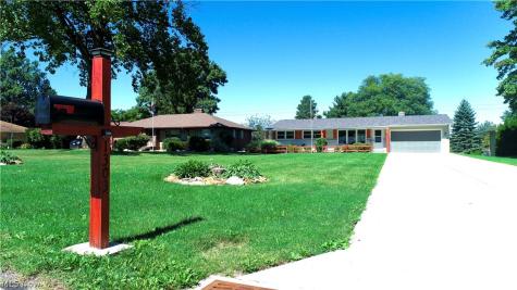 1303 Cherry Lane Seven Hills OH 44131