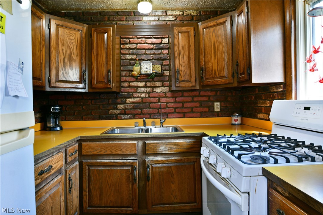 17285 Mock Road Berlin Center OH 44401