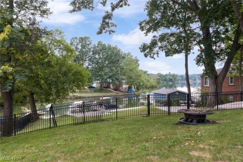 678 Portage Lakes Drive Akron OH 44319