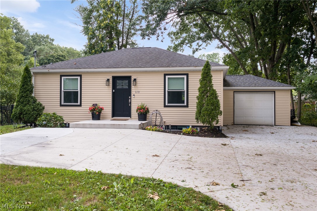 678 Portage Lakes Drive Akron OH 44319