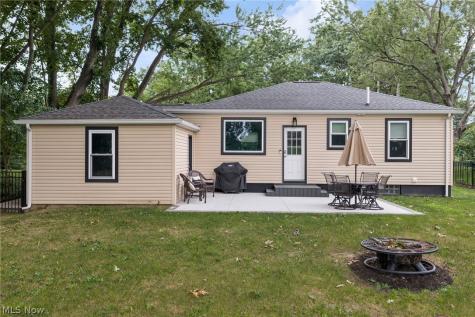 678 Portage Lakes Drive Akron OH 44319