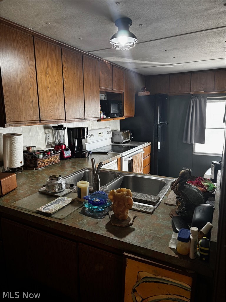 3218 State Route 82 Mantua OH 44255