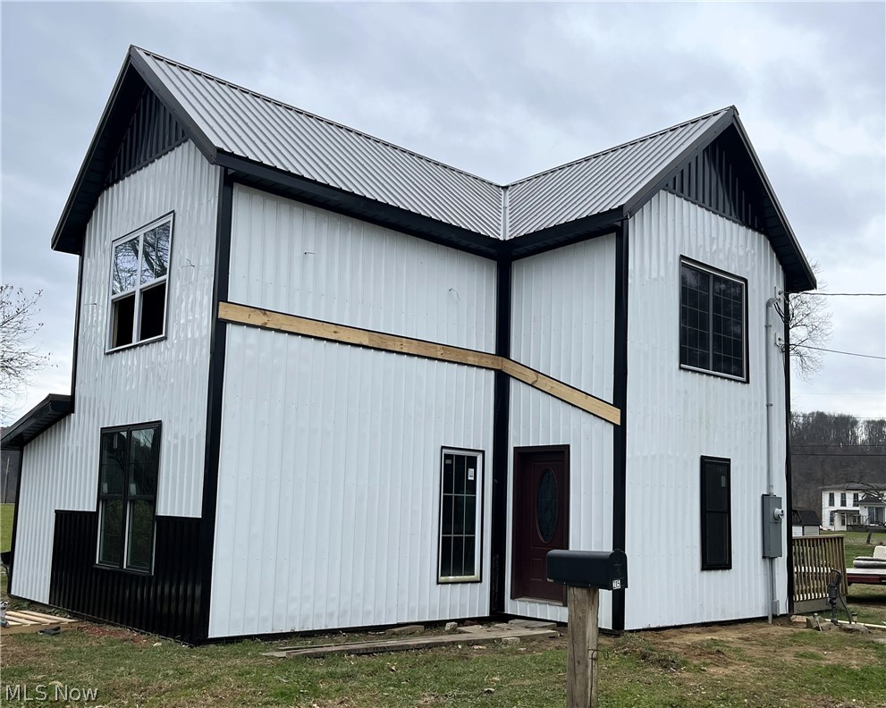 215 Winslow Street Kimbolton OH 43749