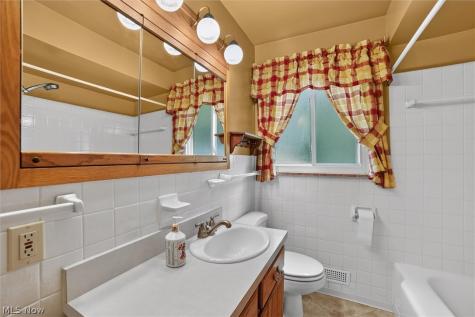 9180 Stonington Road Parma Heights OH 44130