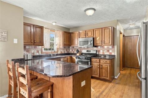 665 Oakcrest Drive Wadsworth OH 44281