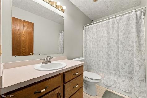 665 Oakcrest Drive Wadsworth OH 44281