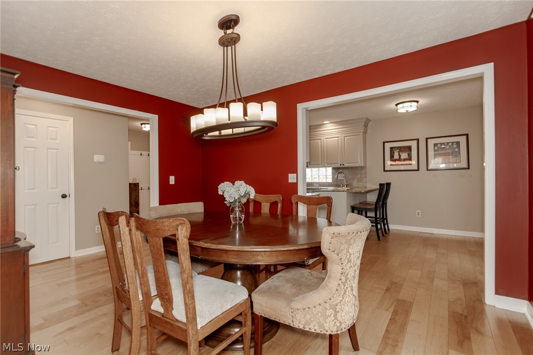 102 Middle Post Point Chardon OH 44024