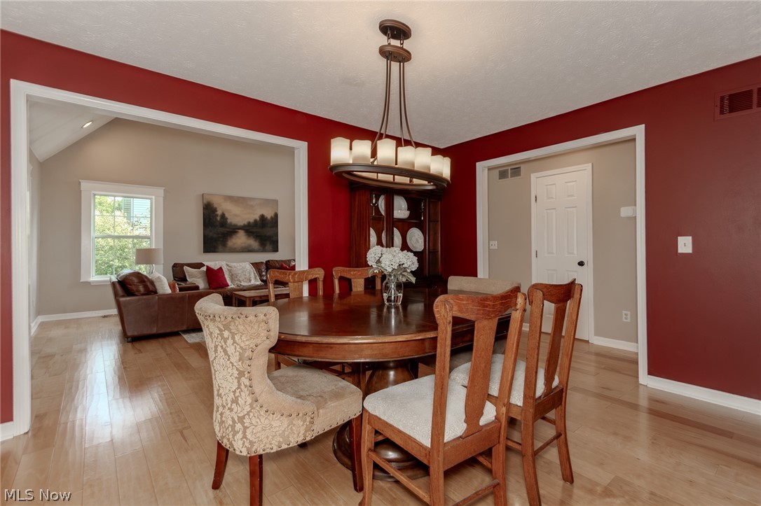 102 Middle Post Point Chardon OH 44024