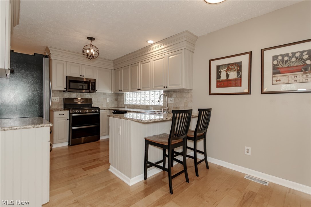 102 Middle Post Point Chardon OH 44024