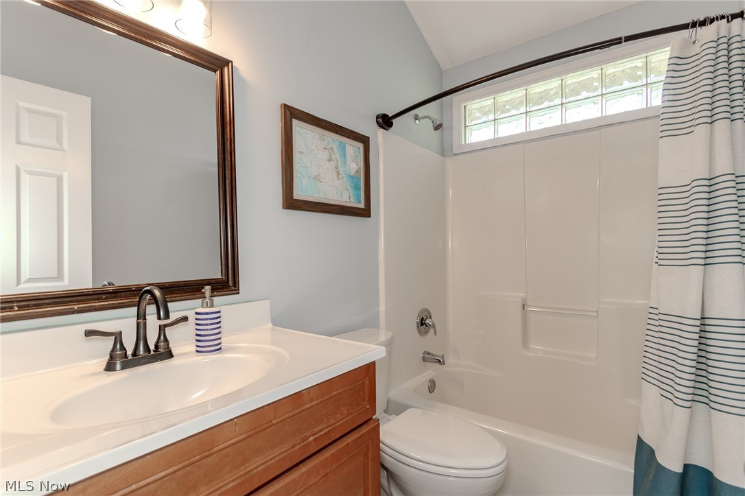 102 Middle Post Point Chardon OH 44024