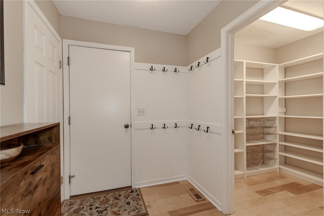 102 Middle Post Point Chardon OH 44024