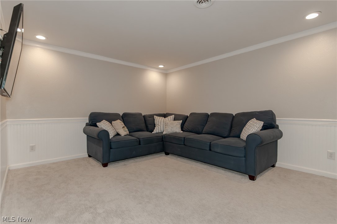 102 Middle Post Point Chardon OH 44024