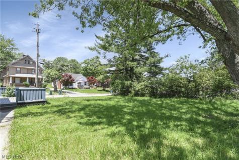 15413 Raymond Street Maple Heights OH 44137