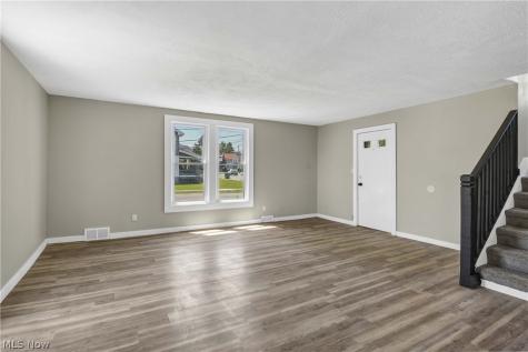 15413 Raymond Street Maple Heights OH 44137