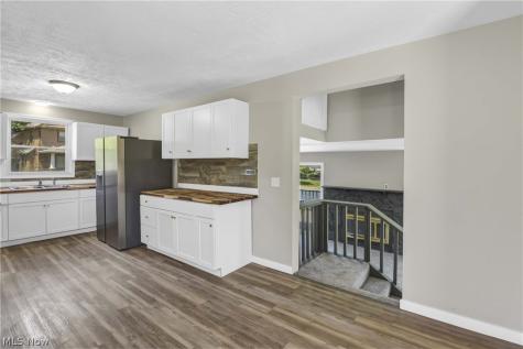 15413 Raymond Street Maple Heights OH 44137