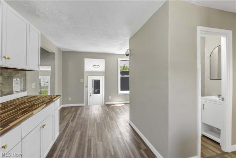 15413 Raymond Street Maple Heights OH 44137