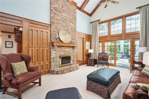 3807 Mapleleaf Hill Bath OH 44333