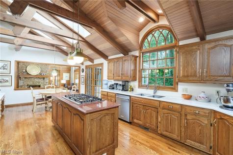 3807 Mapleleaf Hill Bath OH 44333