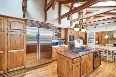3807 Mapleleaf Hill Bath OH 44333
