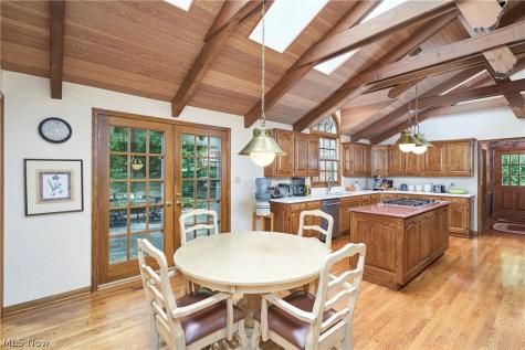 3807 Mapleleaf Hill Bath OH 44333