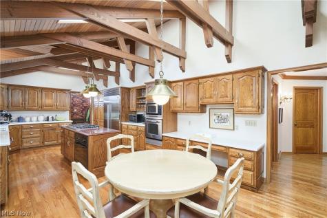 3807 Mapleleaf Hill Bath OH 44333