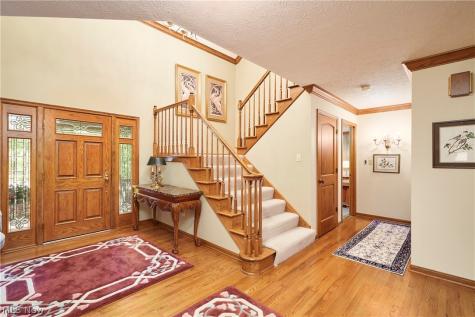 3807 Mapleleaf Hill Bath OH 44333
