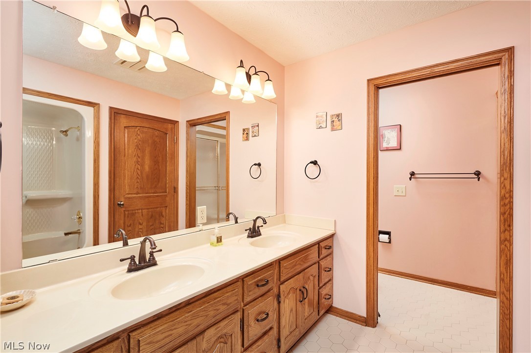 3807 Mapleleaf Hill Bath OH 44333
