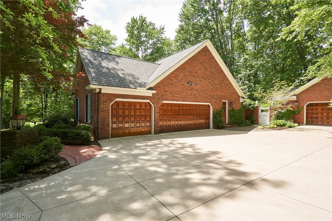 3807 Mapleleaf Hill Bath OH 44333