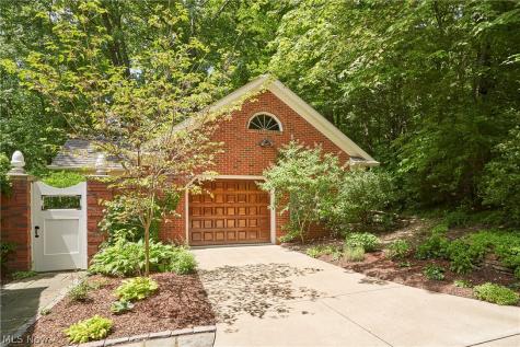 3807 Mapleleaf Hill Bath OH 44333